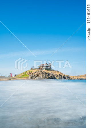 「青森県」対岸から蕪島を望む　八戸市　長秒露光 135461656