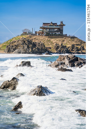 「青森県」対岸から蕪島を望む　八戸市 135461794