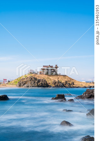 「青森県」対岸から蕪島を望む　八戸市　長秒露光 135461953