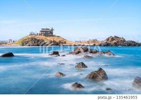 「青森県」対岸から蕪島を望む　八戸市　長秒露光 135461955