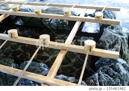 伊勢神宮内宮参道の手水屋-1 135461962