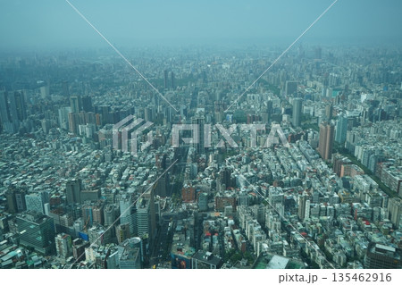 台北101から眺めた台北の街並み 台北101から眺めた台北の街並み 135462916