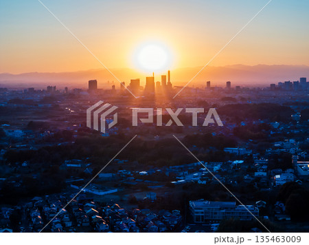 「埼玉県」夕日とさいたま新都心 さいたま市 「埼玉県」夕日とさいたま新都心 さいたま市 135463009