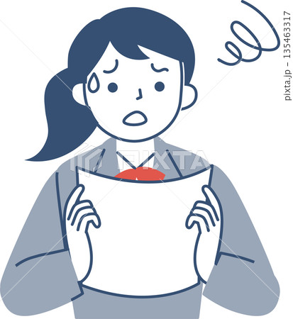 困った表情の女子学生の上半身 135463317