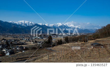 安曇野市から望む北アルプス 135463527