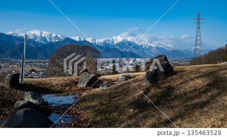 安曇野市から望む北アルプス 135463528