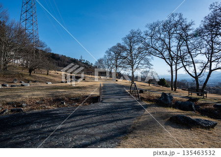 安曇野市から望む北アルプス 135463532