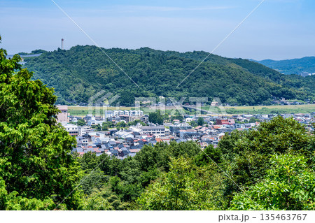 初夏の打吹山 展望台から見た市街地1 鳥取県倉吉市 初夏の打吹山 展望台から見た市街地1 鳥取県倉吉市 135463767