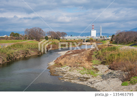 冬の鴨川風景 京都市 冬の鴨川風景 京都市 135463795