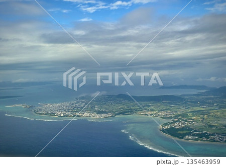 石垣島南部上空 135463959