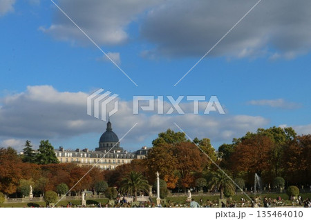 リュクサンブール公園とパンテオン 135464010