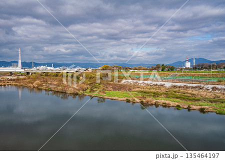 冬の桂川風景　京都市 135464197