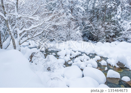 冬の川（夕森渓谷） 135464673