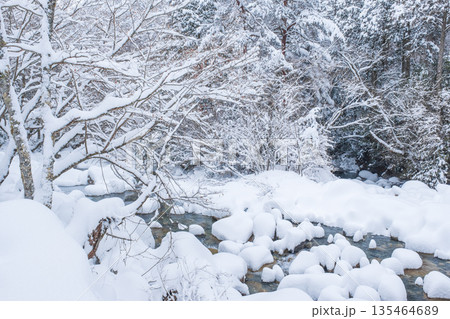 冬の川（夕森渓谷） 135464689