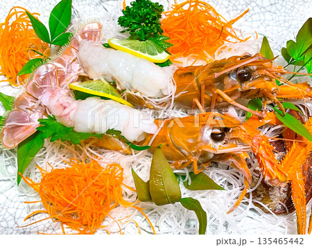 西伊豆・戸田温泉旅館の夕食　アカザエビ 135465442