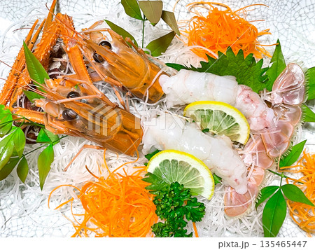 西伊豆・戸田温泉旅館の夕食　アカザエビ 135465447