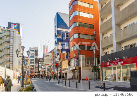 東京都の都市風景　八王子駅北口 135465560
