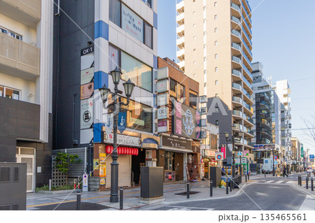 東京都の都市風景　八王子駅北口 135465561