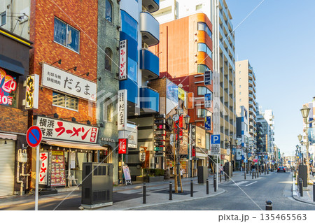 東京都の都市風景　八王子駅北口 135465563