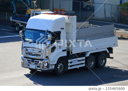 ダンプトラック　イメージ 135465600
