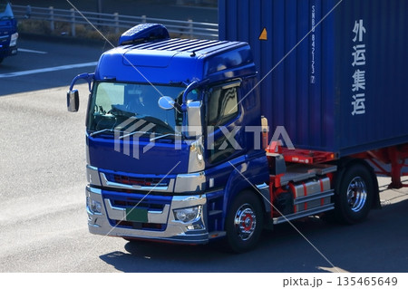 トレーラートラック　イメージ 135465649