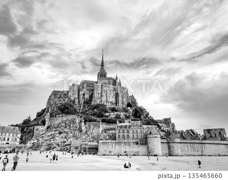 フランスの世界遺産・モン=サン=ミシェル フランスの世界遺産・モン=サン=ミシェル 135465660