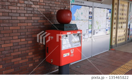 an apple decoration on the mailbox of Hirosaki. Hirosaki is one of Japan's largest producer of apples an apple decoration on the mailbox of Hirosaki. Hirosaki is one of Japan's largest producer of apples 135465822
