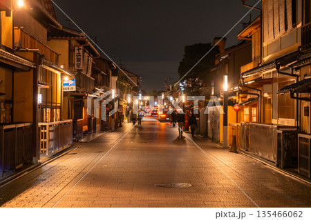 《京都府》祇園・夜の花見小路 《京都府》祇園・夜の花見小路 135466062