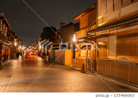 《京都府》祇園・夜の花見小路 《京都府》祇園・夜の花見小路 135466063