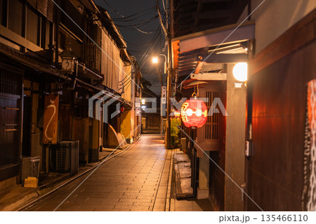 《京都府》祇園・夜の花見小路 《京都府》祇園・夜の花見小路 135466110