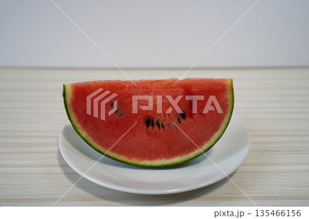 タネまで食べられるスイカ　ピノガール	 135466156