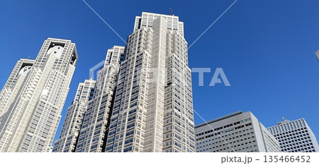 高層ビル群 135466452