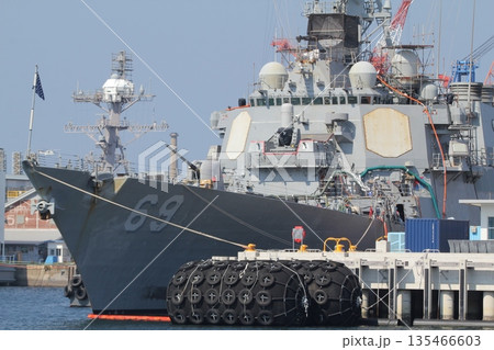 横須賀基地にて整備中のミサイル駆逐艦ミリアス 横須賀基地にて整備中のミサイル駆逐艦ミリアス 135466603