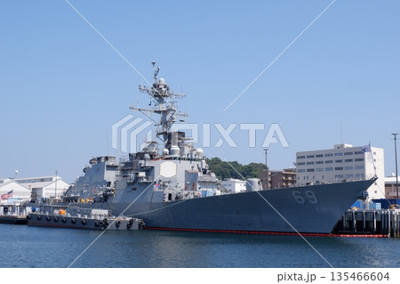 横須賀基地に停泊するミサイル駆逐艦ミリアス 135466604