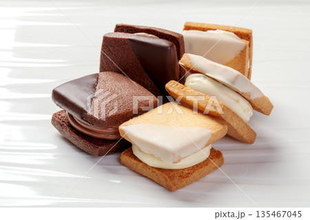 バターサンドクッキー バターサンドクッキー 135467045