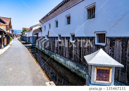 【重要伝統的建造物群保存地区】打吹玉川 初夏の玉川と土蔵群1 鳥取県倉吉市 【重要伝統的建造物群保存地区】打吹玉川 初夏の玉川と土蔵群1 鳥取県倉吉市 135467131