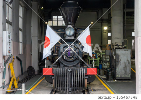 貨物列車の車庫 135467548