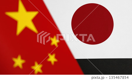 日本国旗と中国国旗1 日本国旗と中国国旗1 135467854