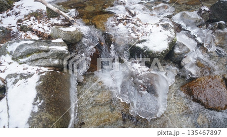 虻川の飛沫氷 135467897
