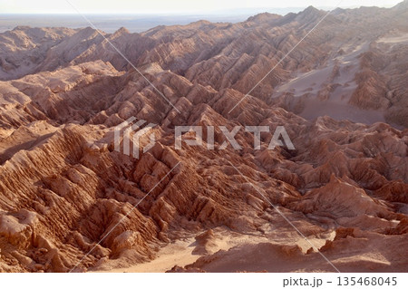 世界三大砂漠の一つチリのアタカマ砂漠 世界三大砂漠の一つチリのアタカマ砂漠 135468045