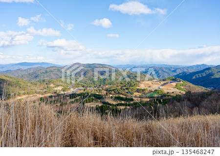 るり渓深山ハイキングコースからの眺め るり渓深山ハイキングコースからの眺め 135468247