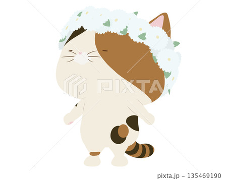 花冠をかぶる三毛猫 135469190