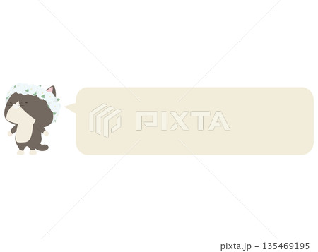 花冠をかぶるハチワレ猫。吹き出し付き 135469195