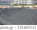 東京　有明親水海浜公園に新たに建設中の砂浜 135469332