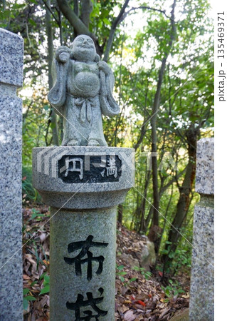継鹿尾観音寂光院 七福坂の布袋像 継鹿尾観音寂光院 七福坂の布袋像 135469371
