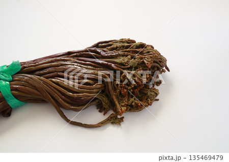 わらびの塩漬け 135469479