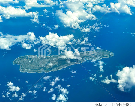 台北から東京への機内より眺める喜界島 台北から東京への機内より眺める喜界島 135469480