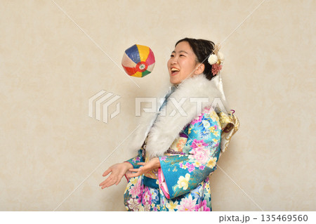 振袖の女の子 振袖の女の子 135469560