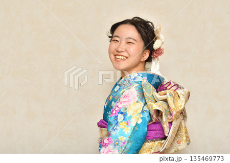 振袖の女の子 振袖の女の子 135469773