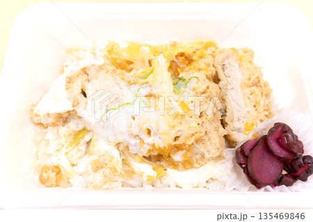 美味しいカツ丼弁当 美味しいカツ丼弁当 135469846
